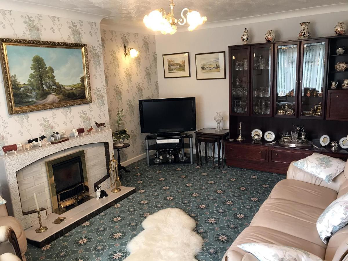 Bed and Breakfast Erw-Lon Farm Pontfaen Exterior foto