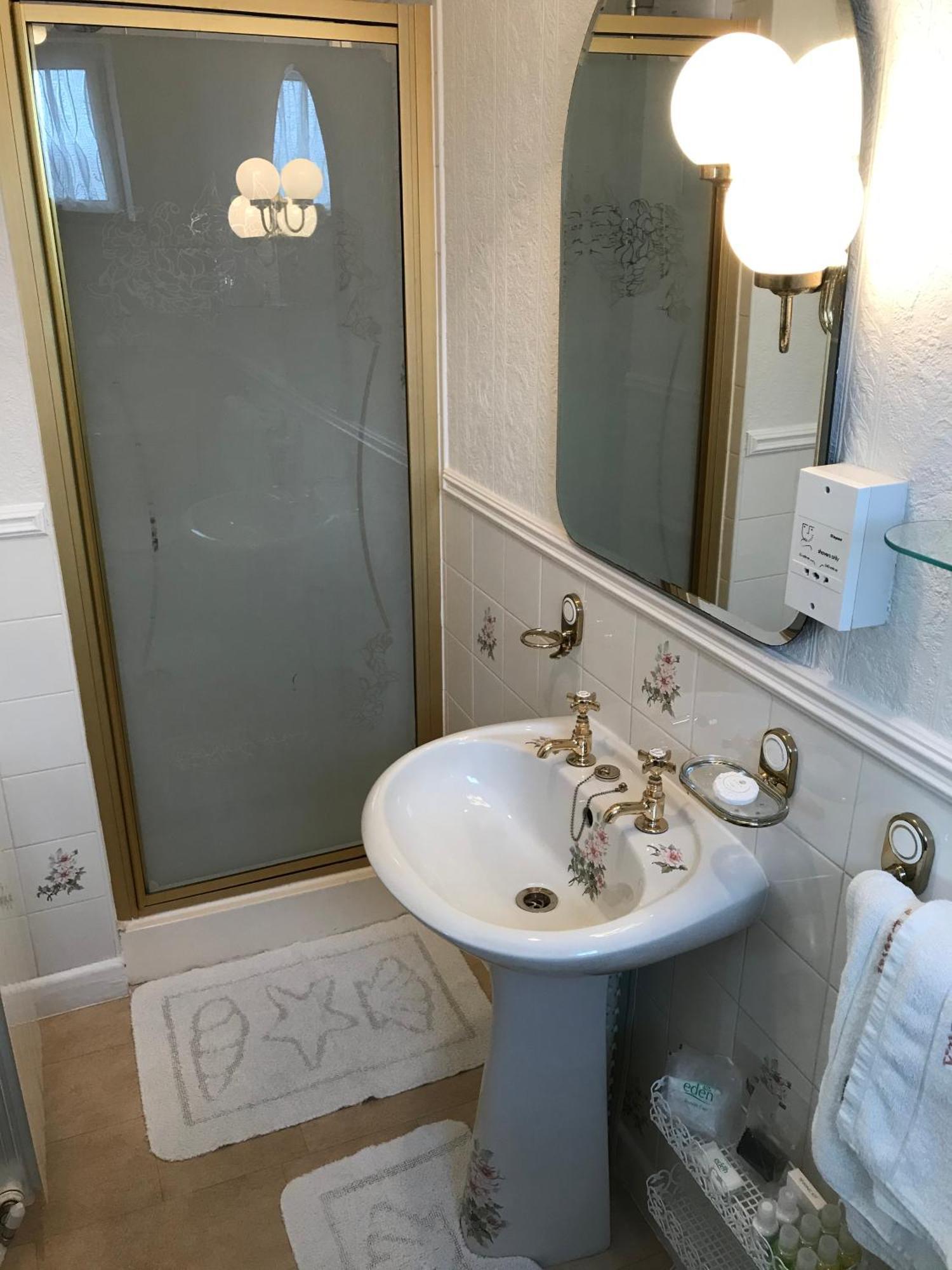 Bed and Breakfast Erw-Lon Farm Pontfaen Zimmer foto